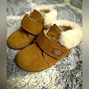 UGGS TODDLER BOOTS SIZE 6